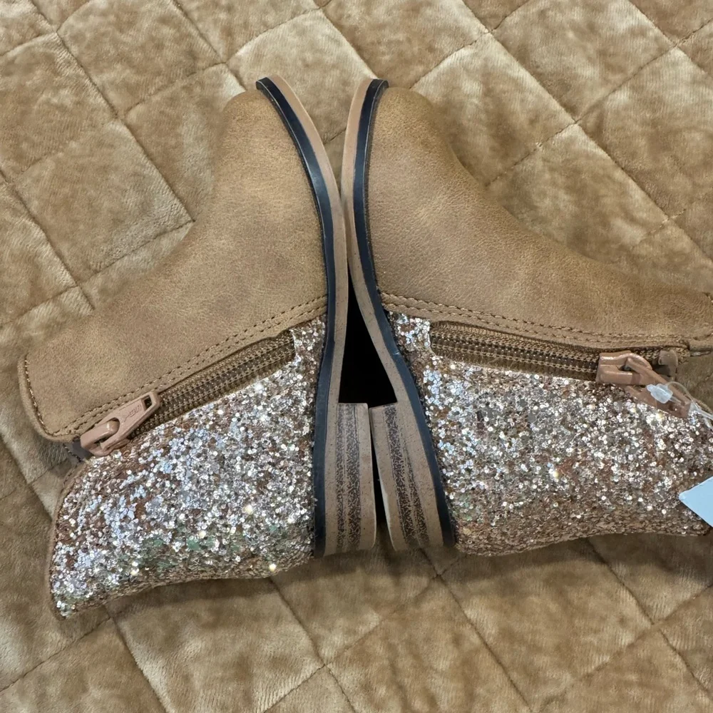 Cutest little Cat& Jack cowboy boots 4 your little cowgirl:just enough sparkle